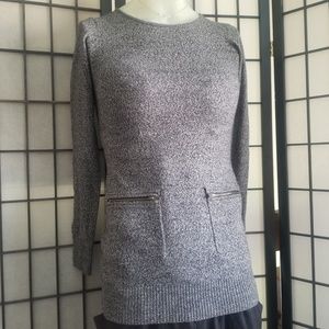A byer long sleeve sweater with zip pockets